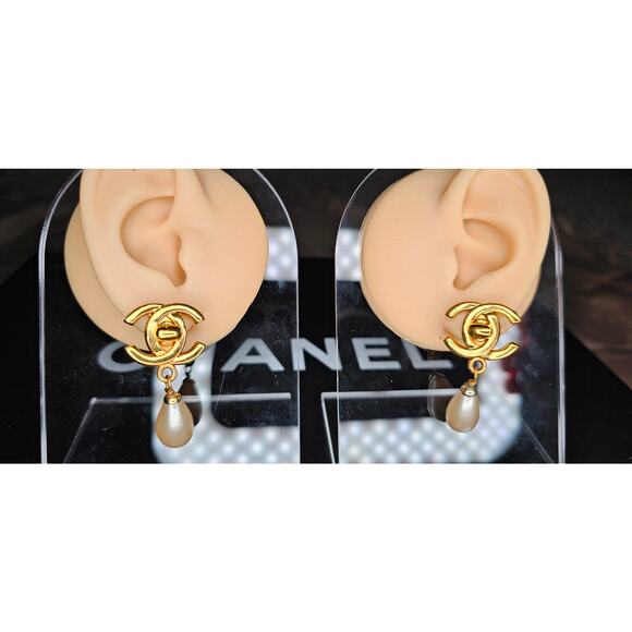 Chanel Classic CC Turnlock and Pearl Drop Earrings 24K Gold Plated - Picture 1 of 7